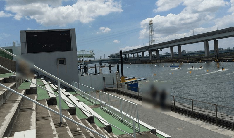 2マーク側は大型ビジョンあり！レース全体を観戦できるスポット